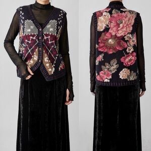 90s Embroidered Grandmacore Dark Floral Sweater Vest Cottagecore Whimsygoth Sz S